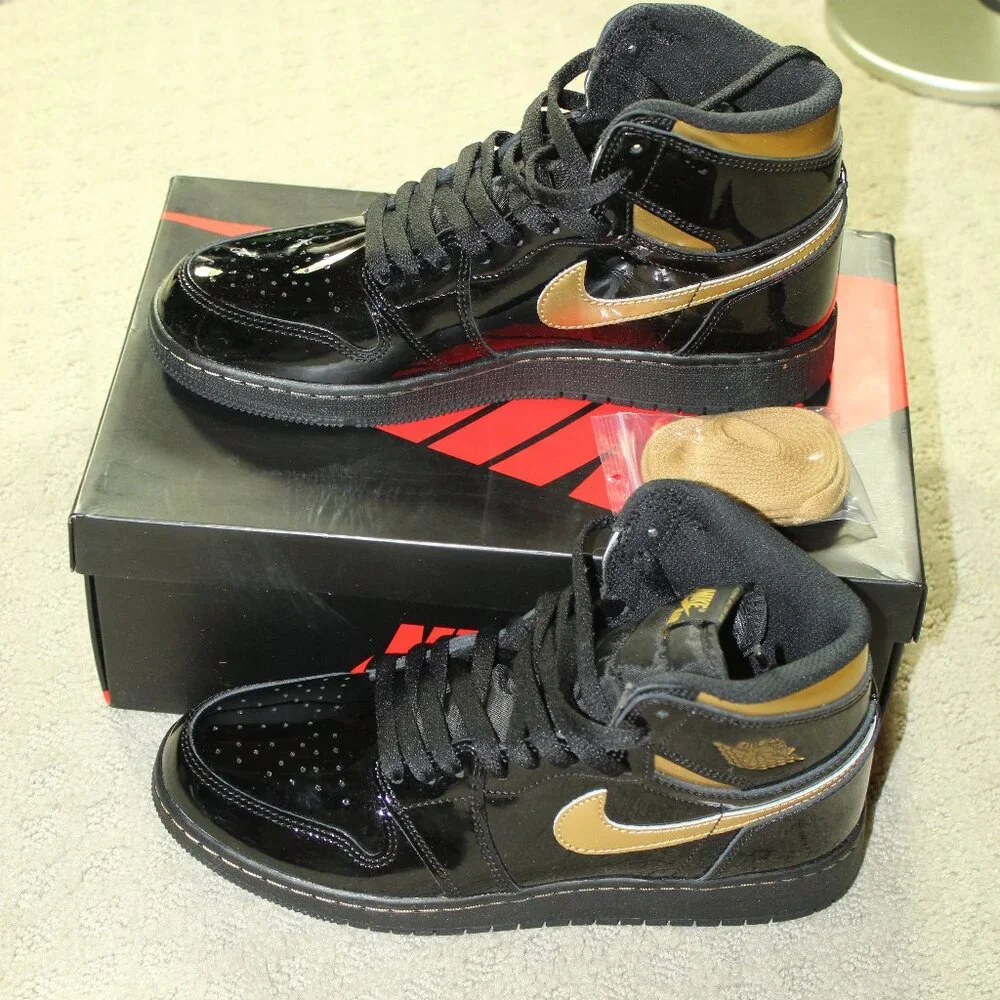 New IOB Jordan Boy's Size 6.5Y/ Women's 8 Black Patent Gold High Top Sneakers